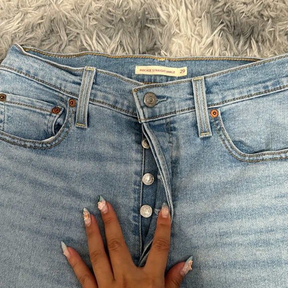 Levi’s Ribcage Straight Ankle Jeans - Picture 2 of 4